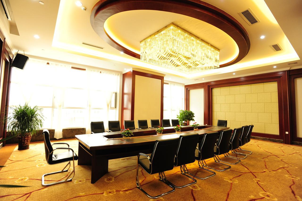 Yinruilin International Hotel Куньмин Экстерьер фото
